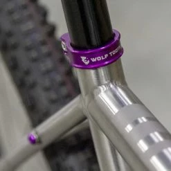 Collier De Tige De Selle Wolf Tooth -Selles et tiges Soldes SeatClamp Warakin Purple 01 1024x